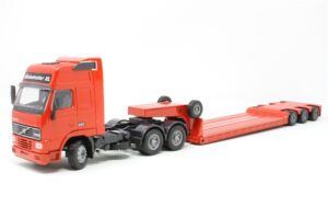 Miniatura Joal 332 - VOLVO FH12 GLOBETROTTER XL REMOLQUE BAJO PORTA MAQUINAS